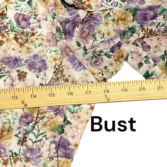 Papaya floral top size large floral pattern and deep V Neck - Picture 6 of 8